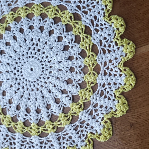 Handmade doili table decor 7 - Picture 3 of 3